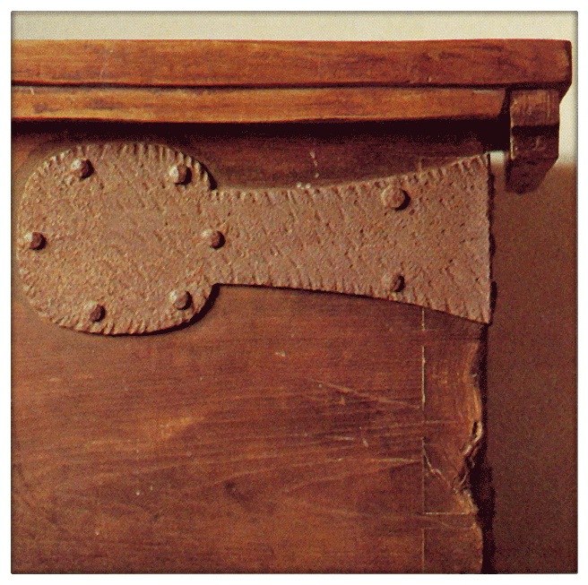 Benches, chests and bench-tables